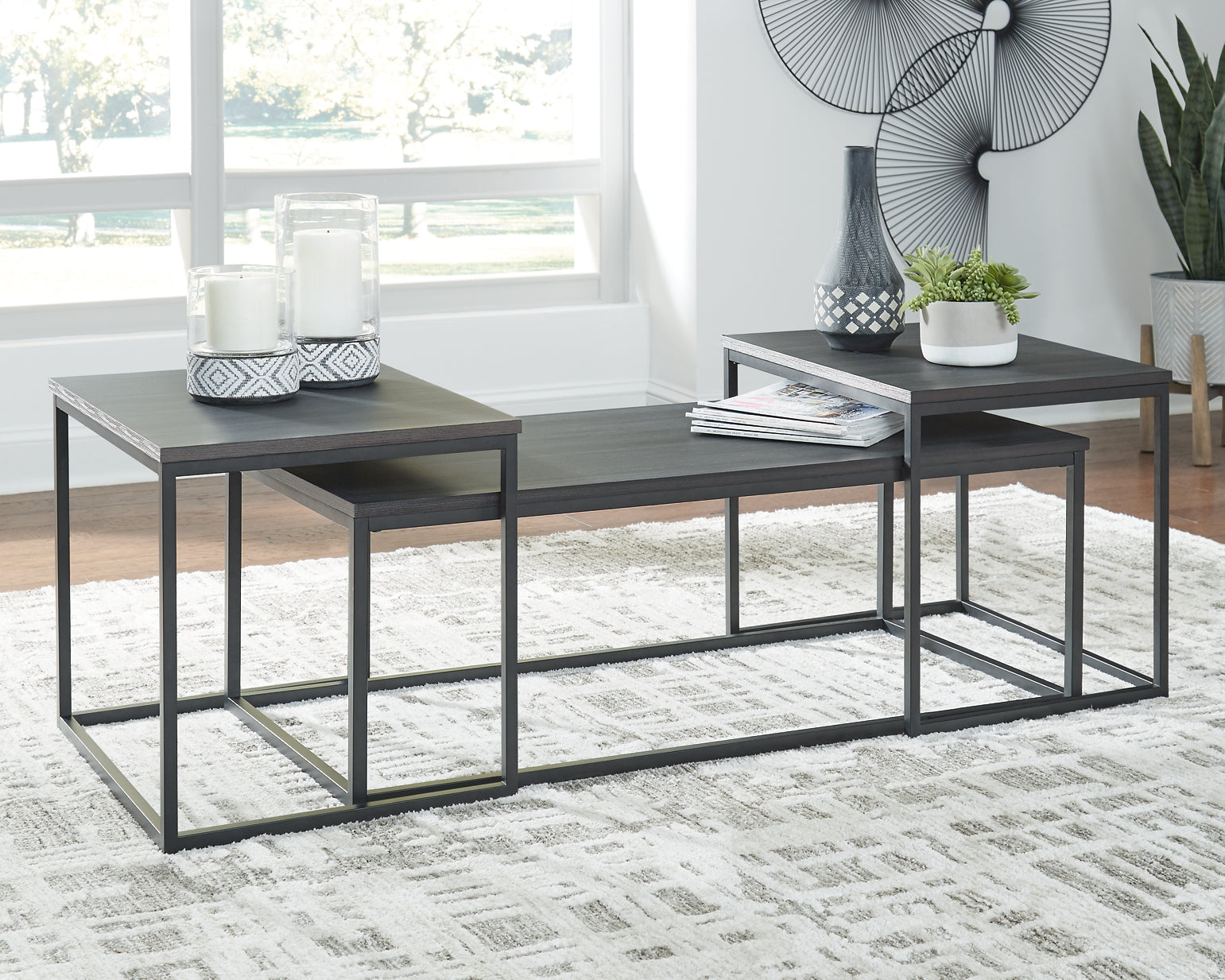Yarlow Occasional Table (Set of 3)
