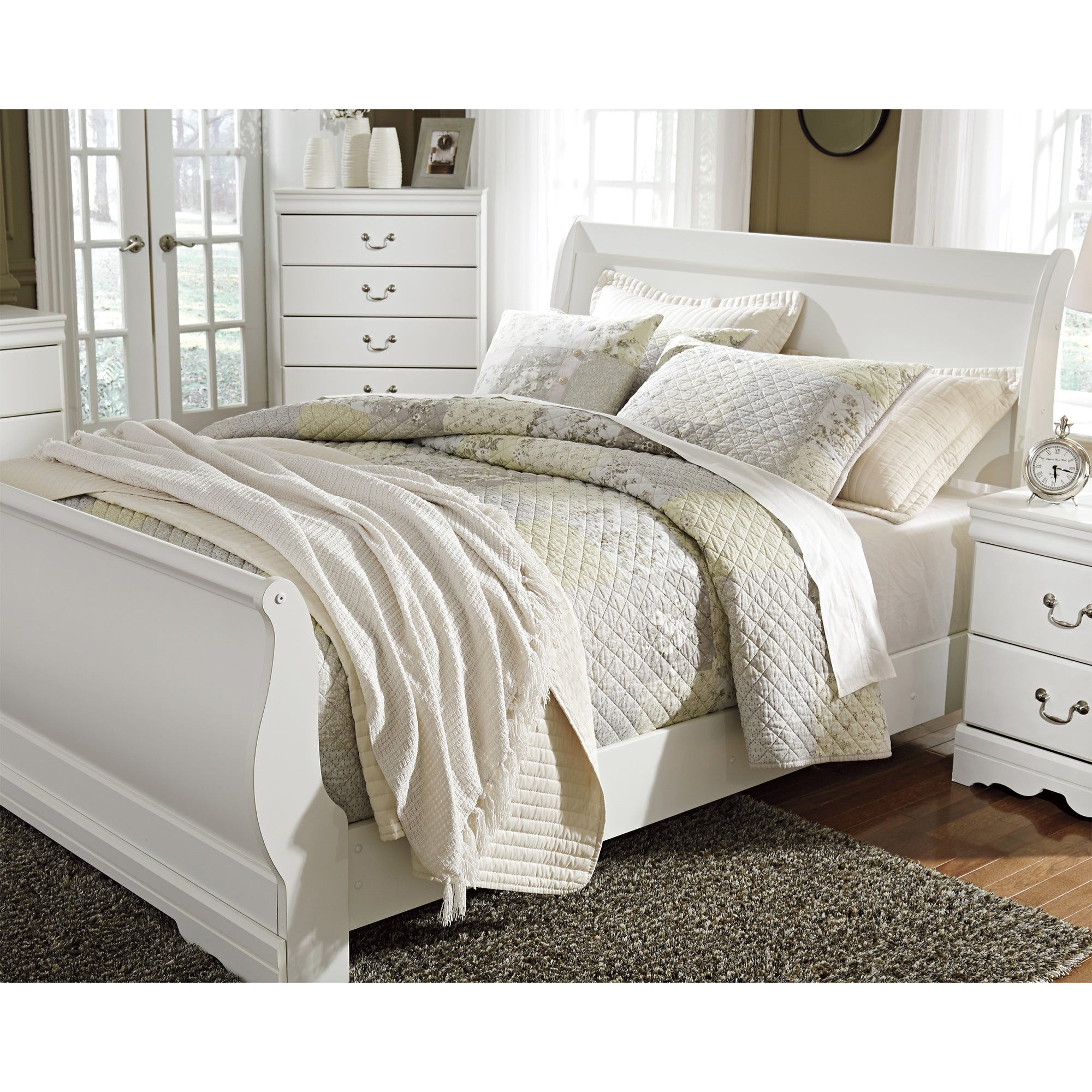 Anarasia Queen Sleigh Bed with Mirrored Dresser