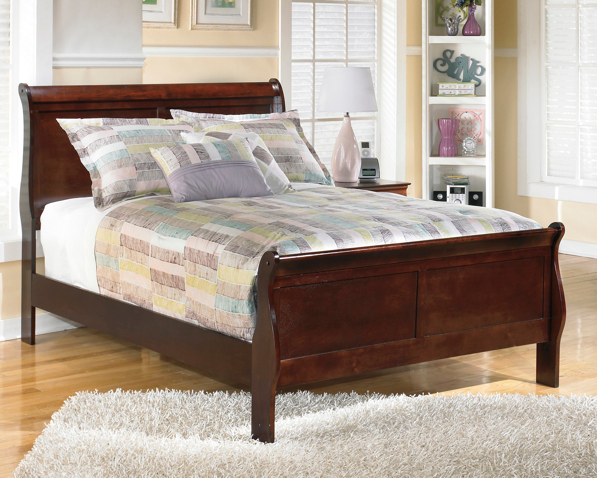 Alisdair Full Sleigh Bed with Mirrored Dresser