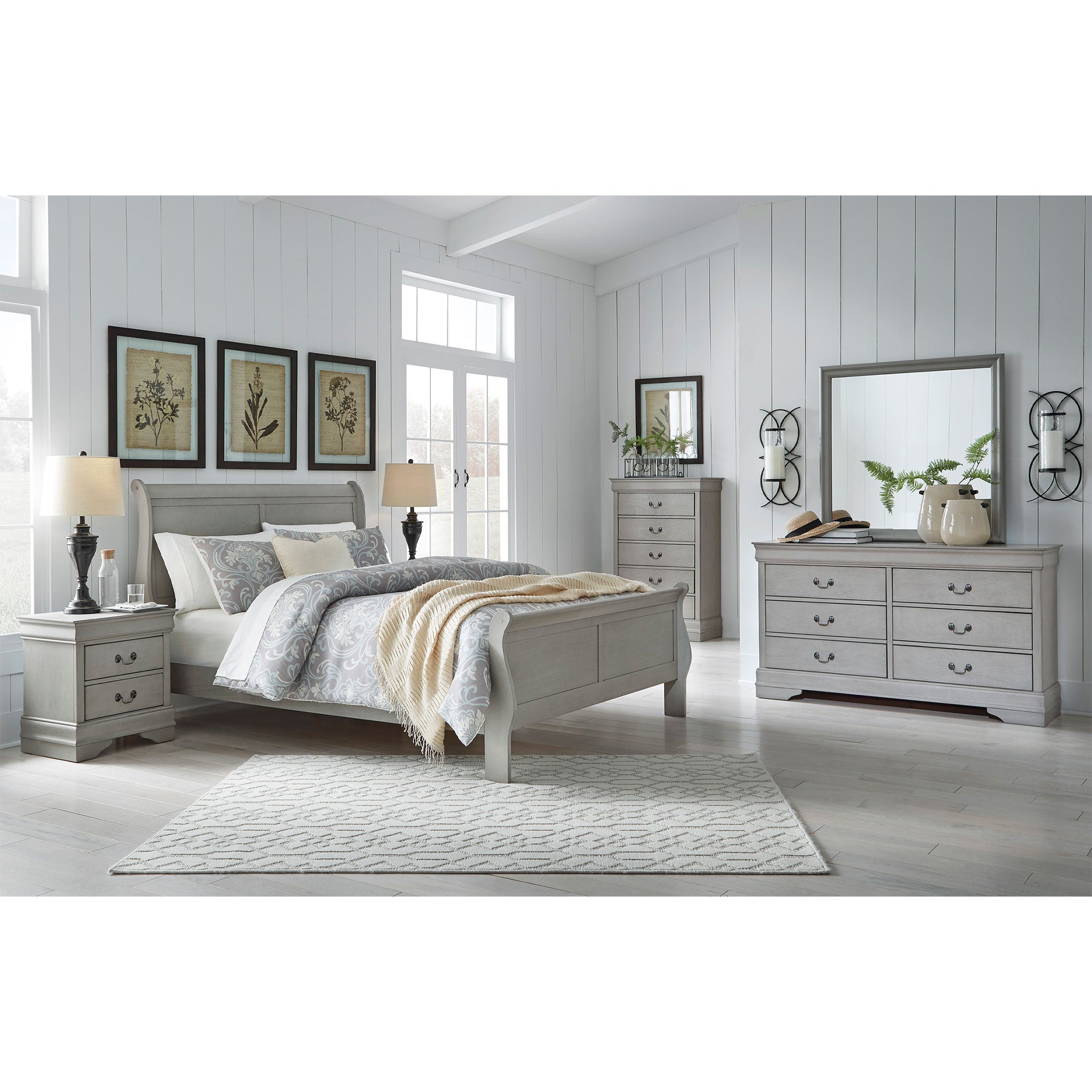 Kordasky Queen Sleigh Bed