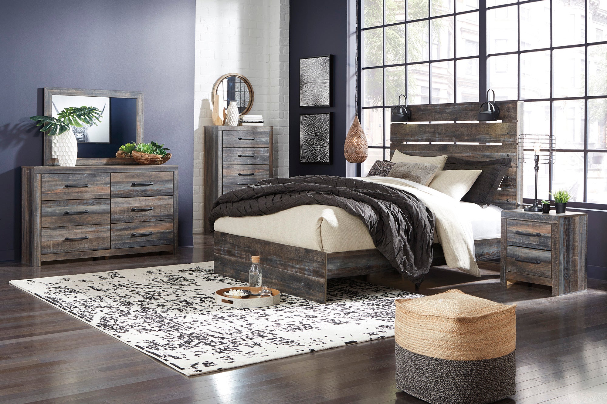Drystan King Panel Bed with Mirrored Dresser