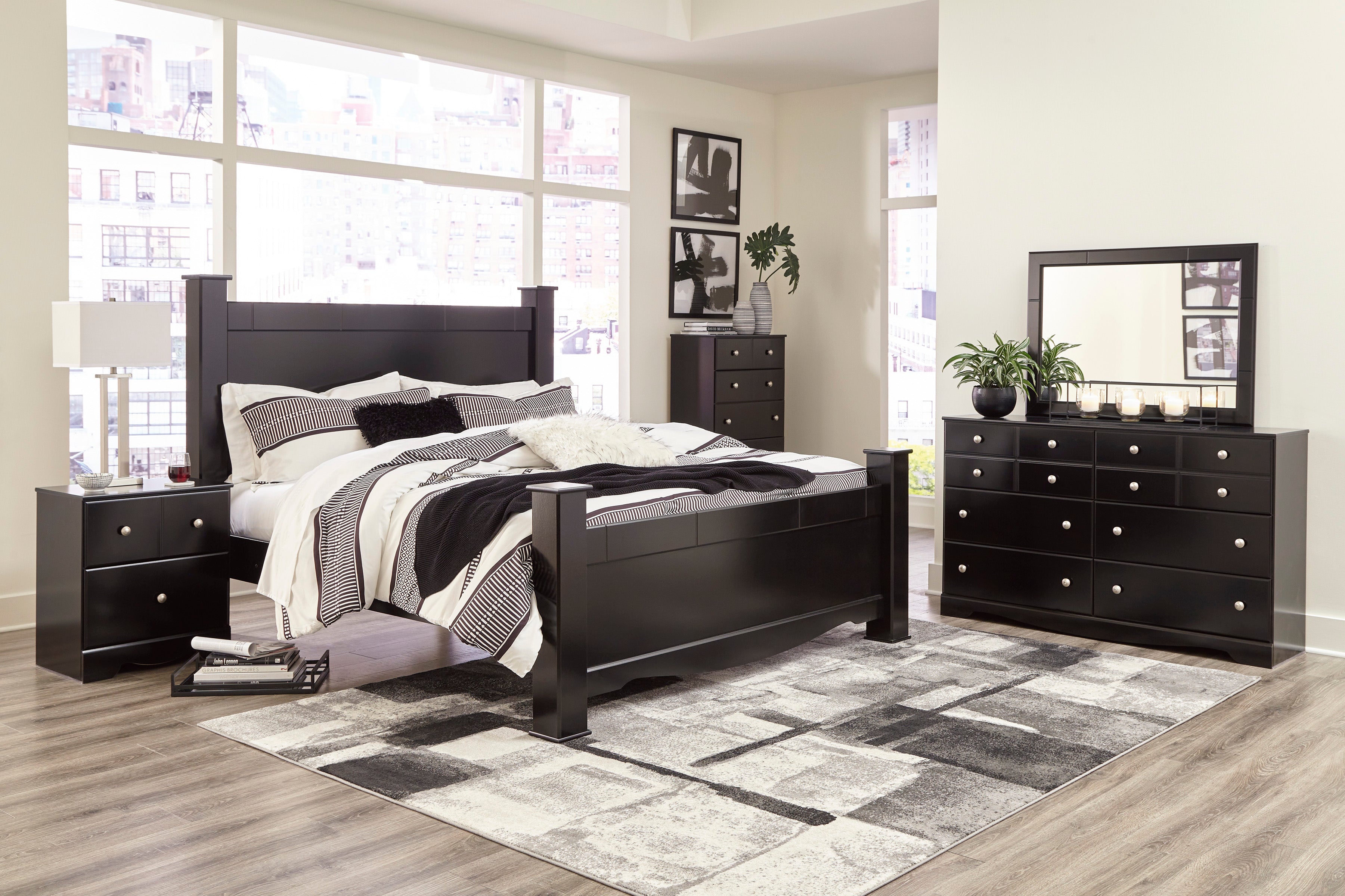 Mirlotown King Poster Bed with Mirrored Dresser