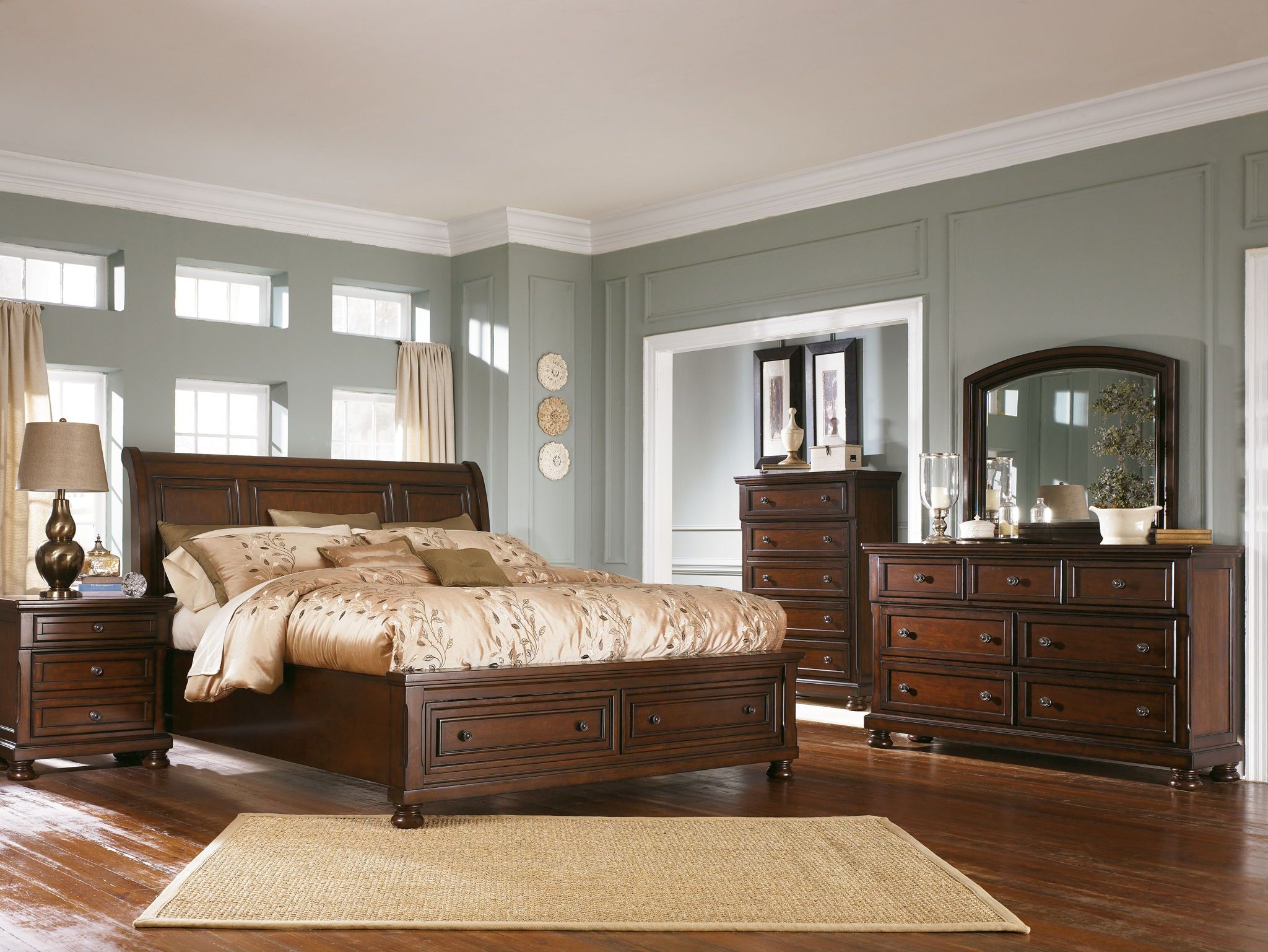 Porter Queen Sleigh Bed with Mirrored Dresser