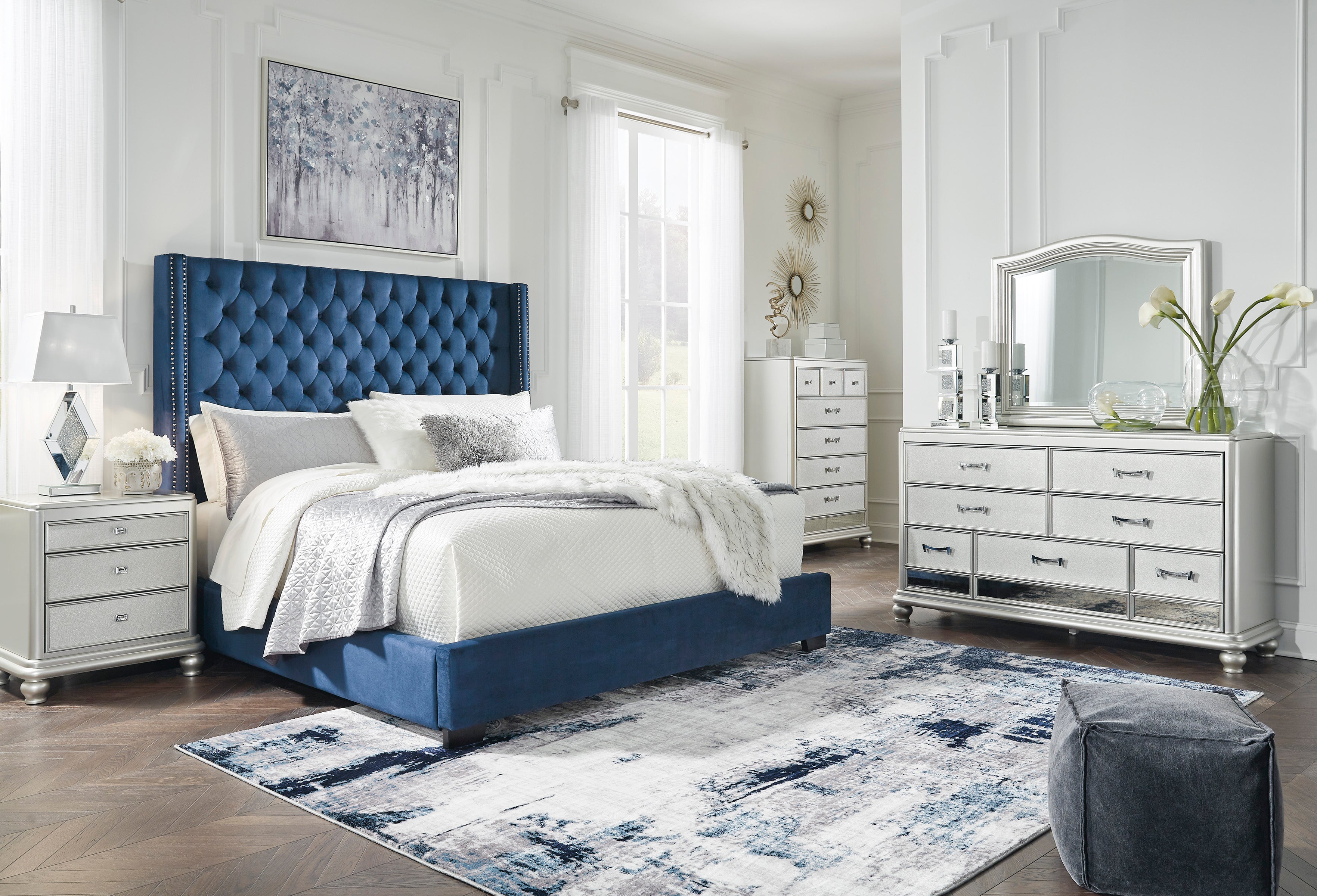 Coralayne Queen Upholstered Bed