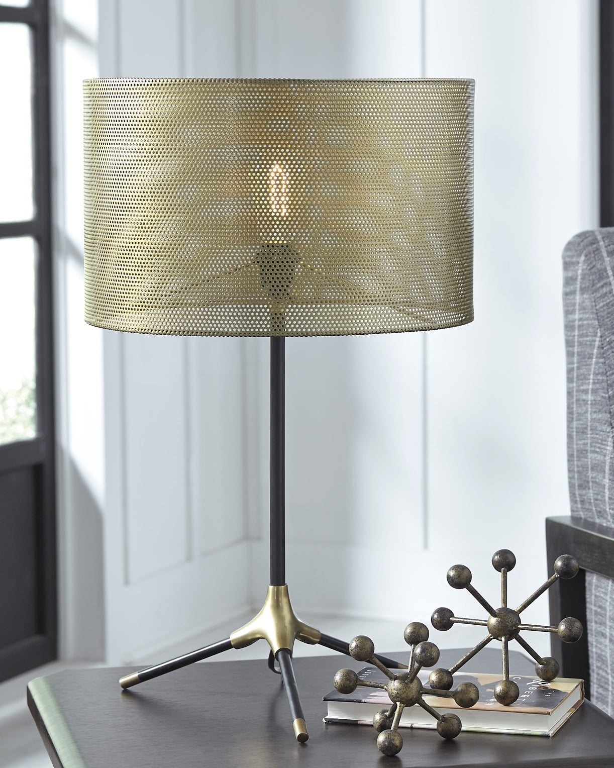 Mance Metal Table Lamp (1/CN)