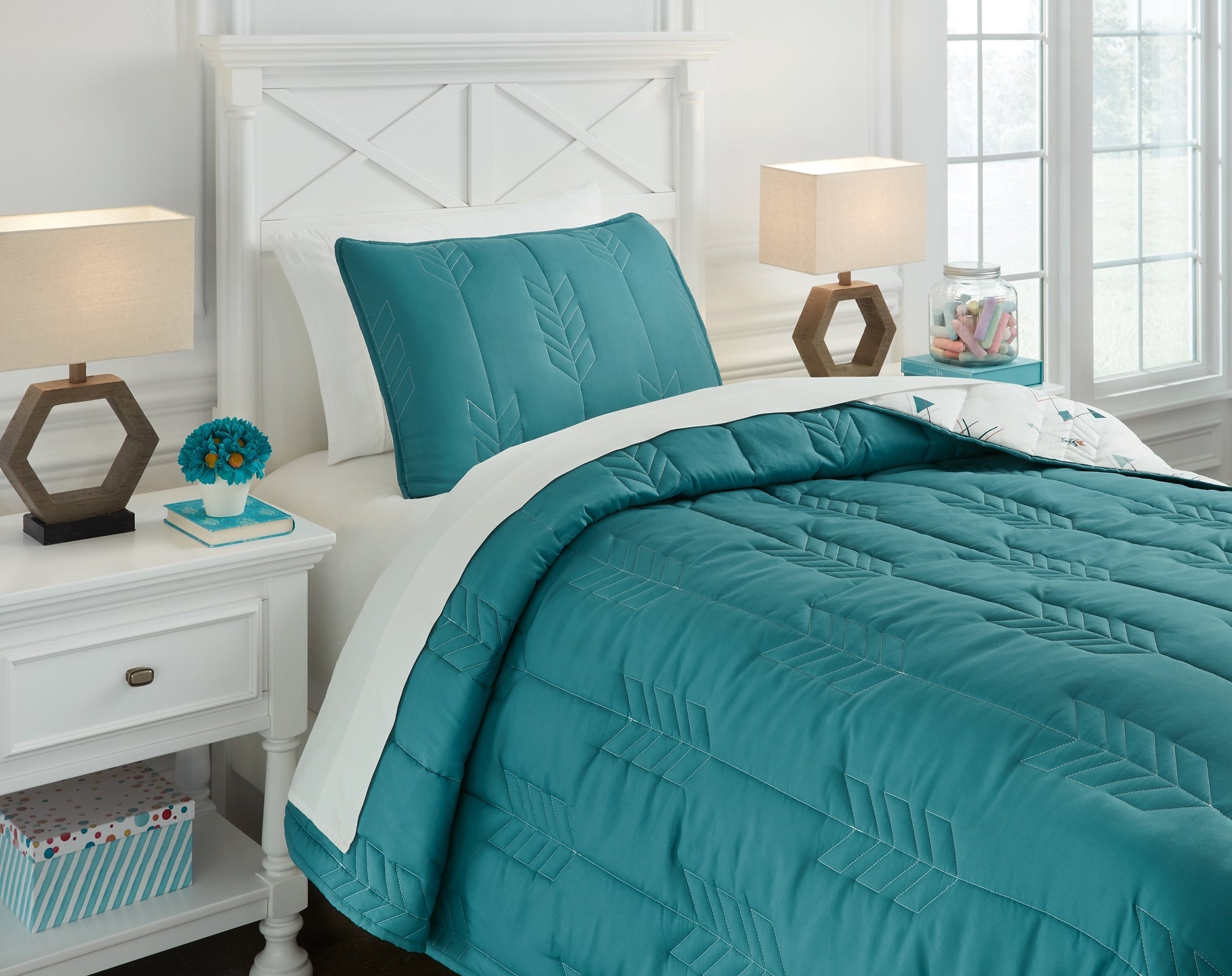 Averlett Twin Quilt Set
