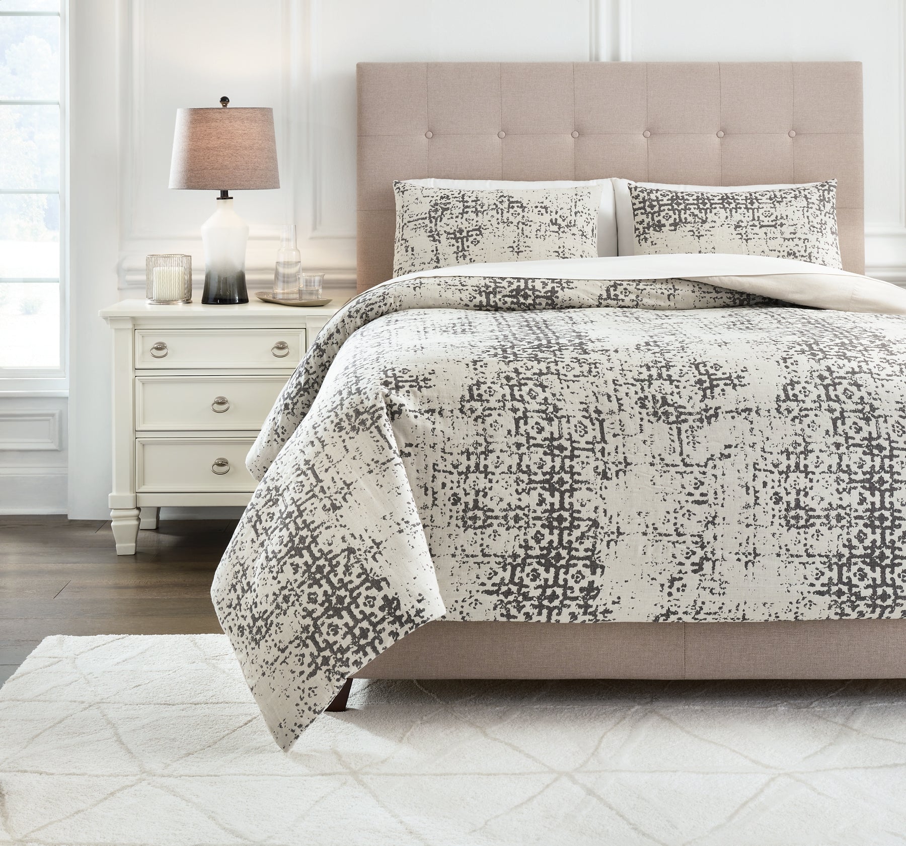 Addey King Comforter Set