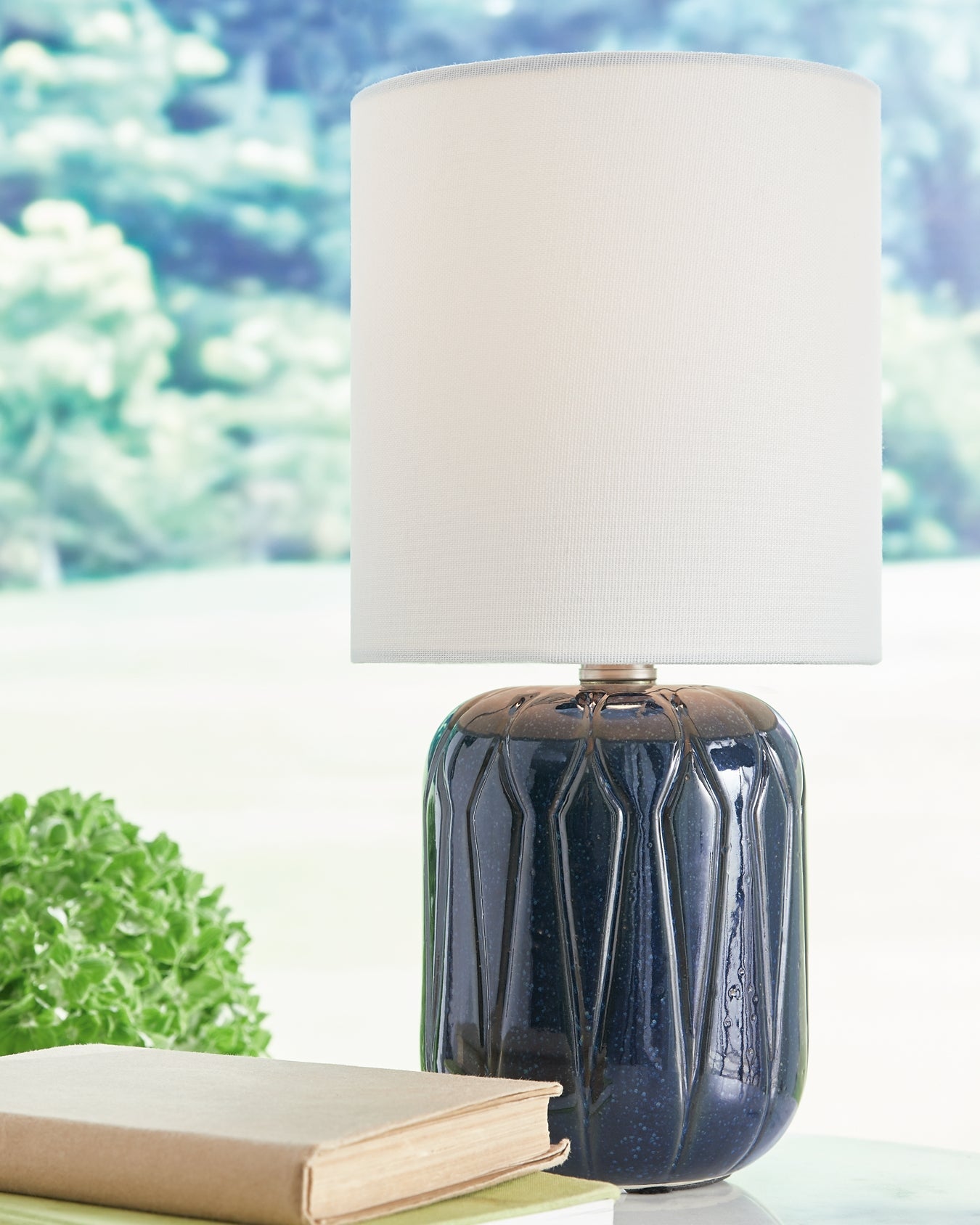Hengrove Ceramic Table Lamp (1/CN)