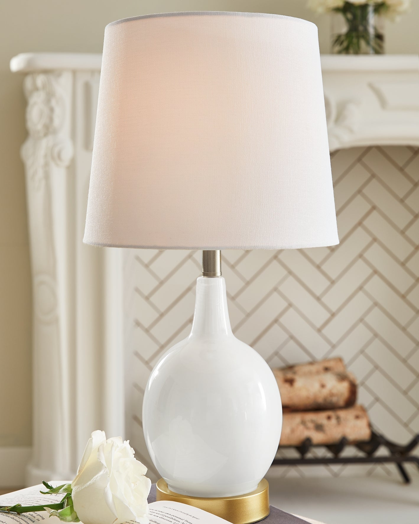 Arlomore Glass Table Lamp (1/CN)