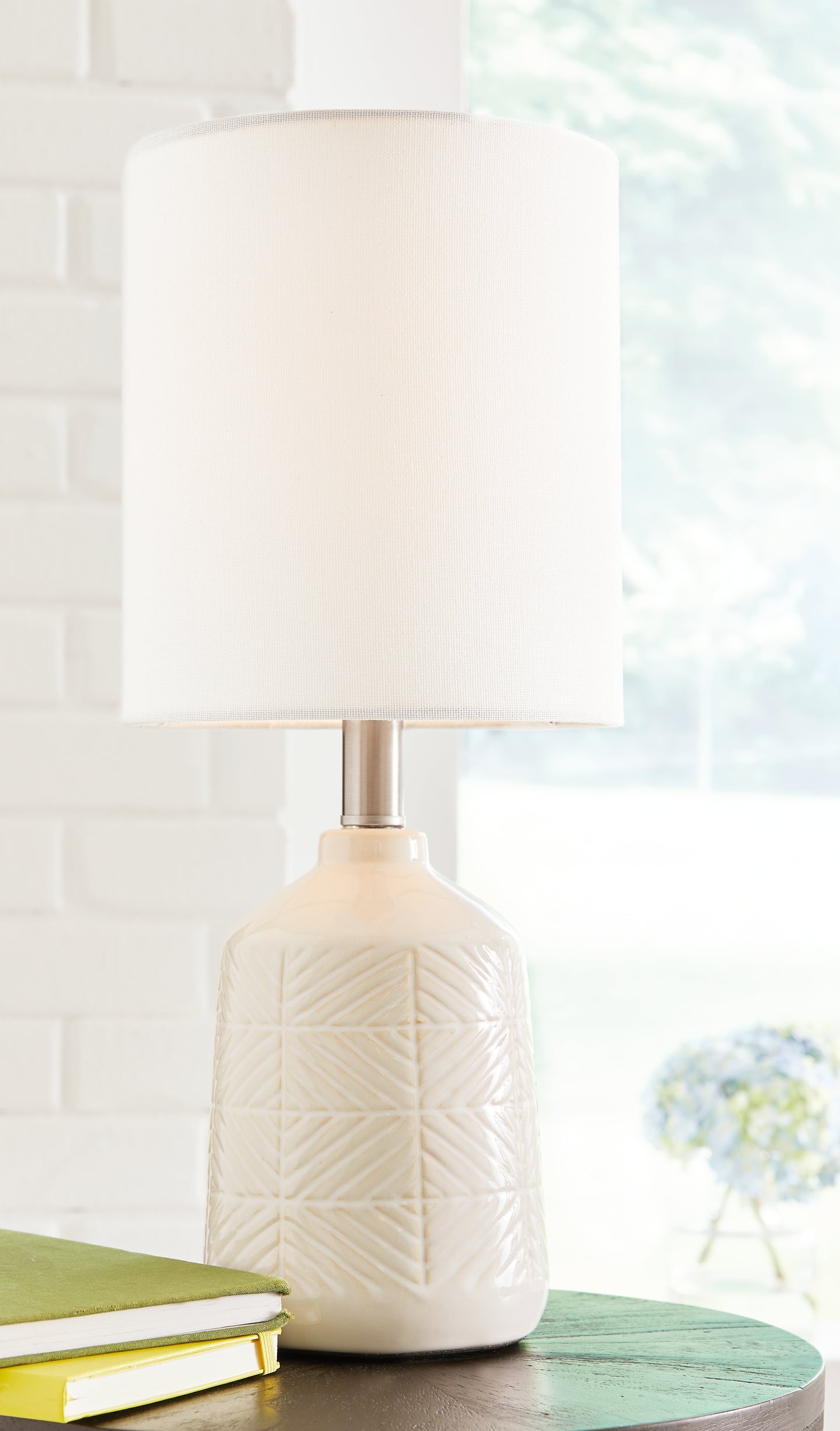Brodewell Ceramic Table Lamp (1/CN)