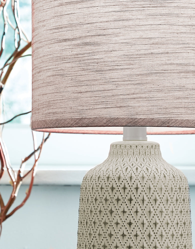 Donnford Ceramic Table Lamp (1/CN)