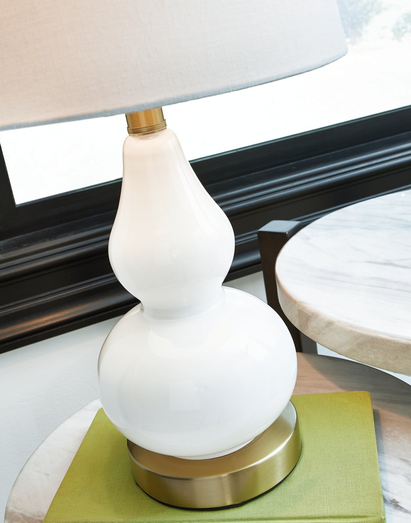 Makana Glass Table Lamp (1/CN)