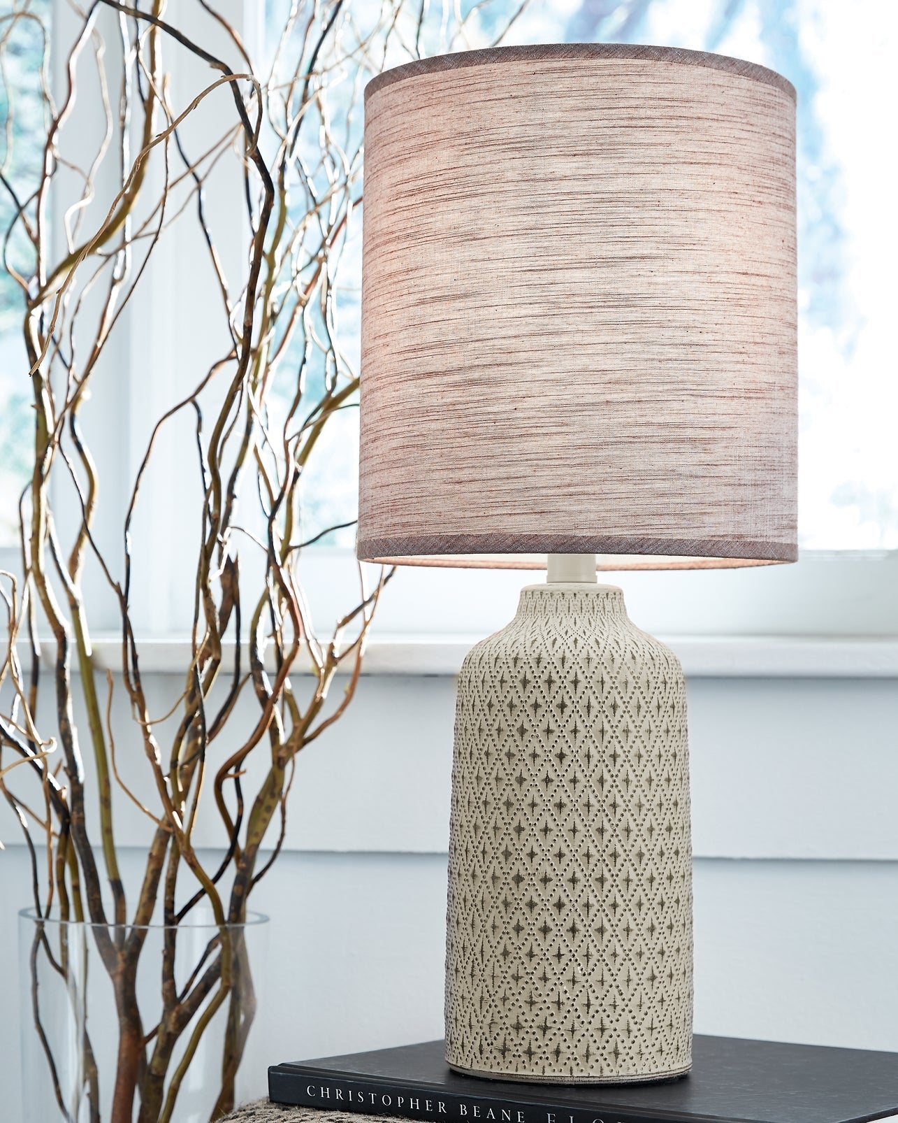 Donnford Ceramic Table Lamp (1/CN)