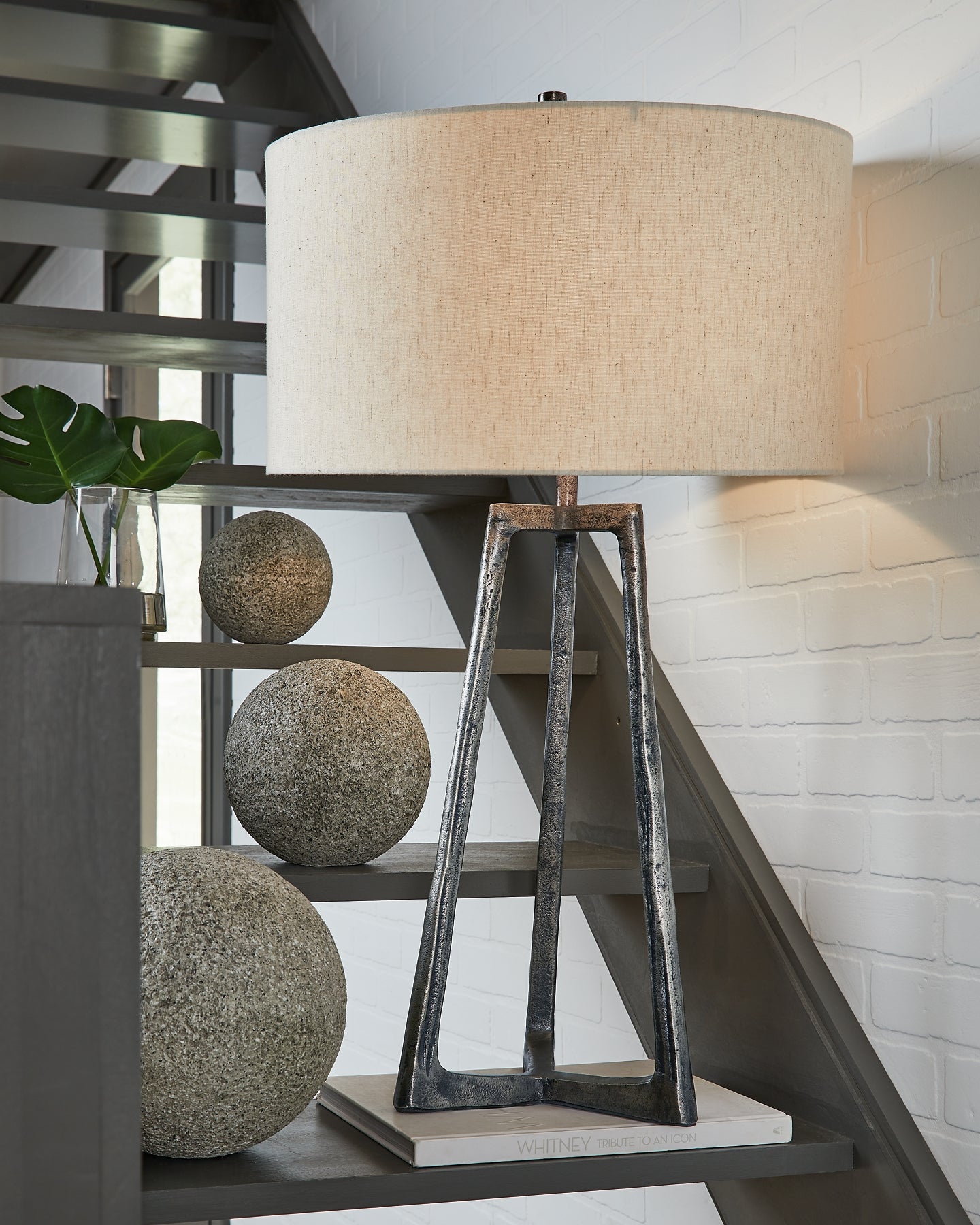 Wynlett Metal Table Lamp (1/CN)