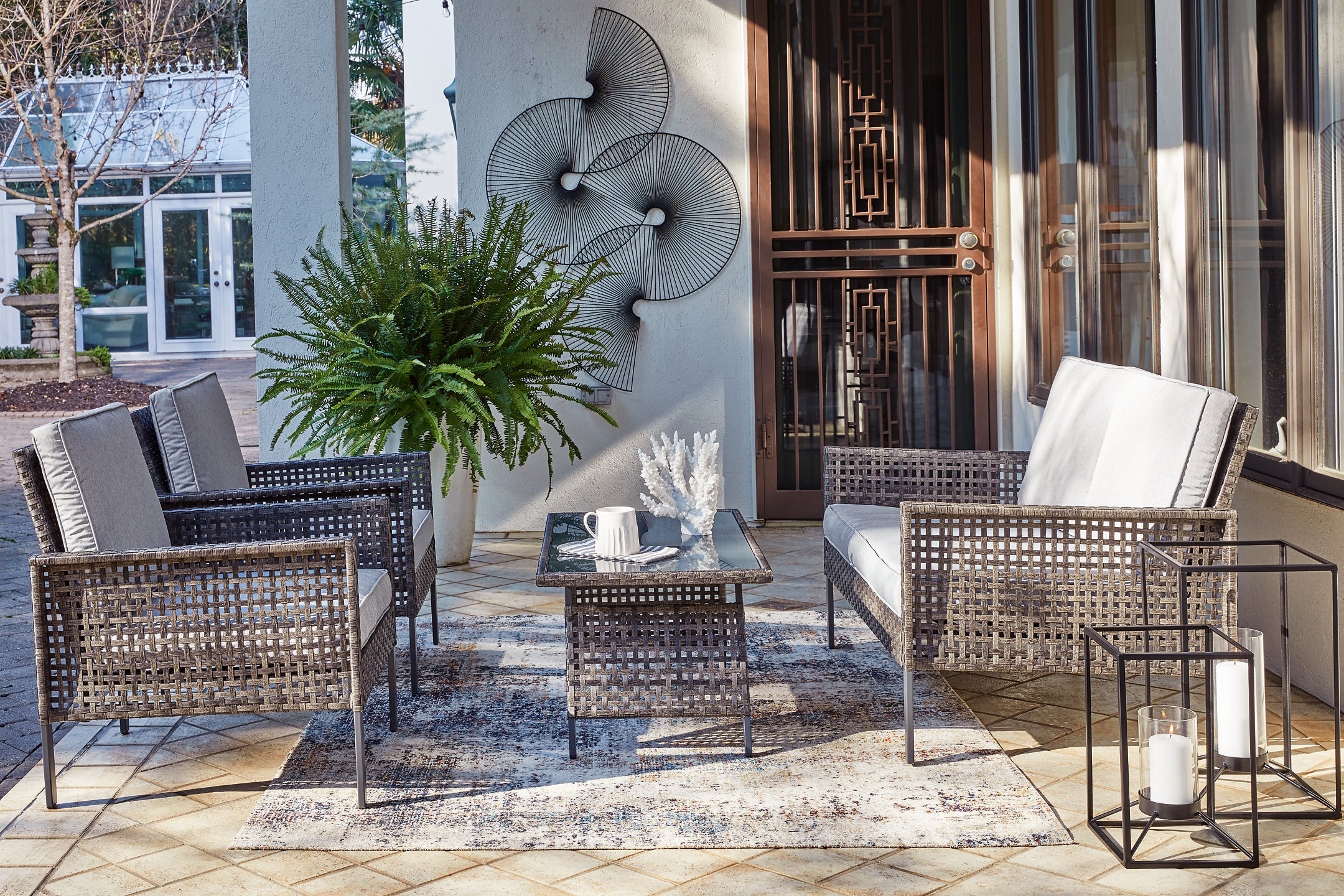 Lainey Love/Chairs/Table Set (4/CN)