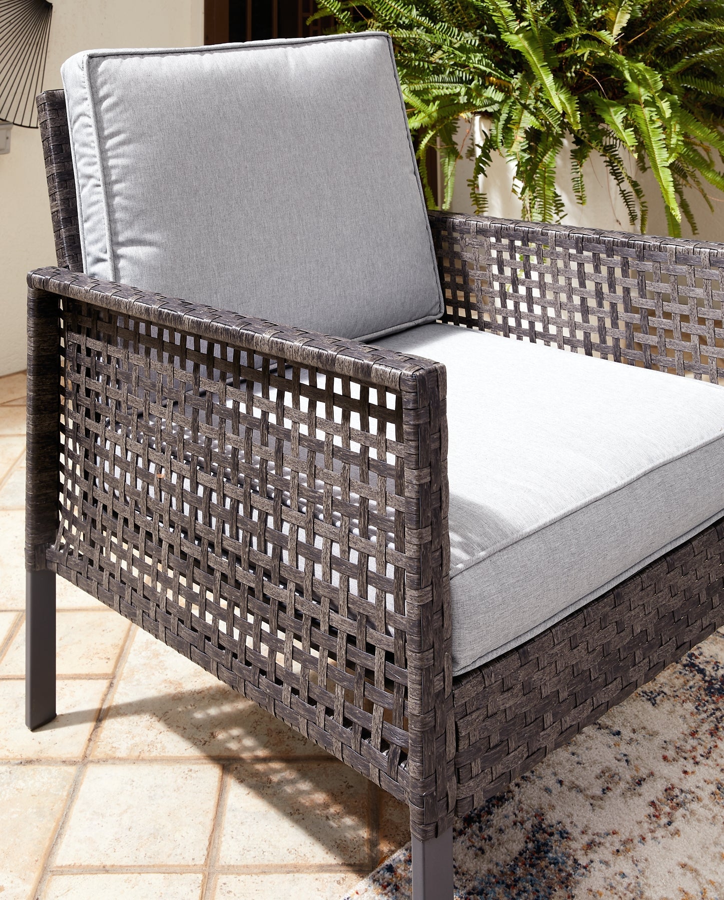 Lainey Love/Chairs/Table Set (4/CN)
