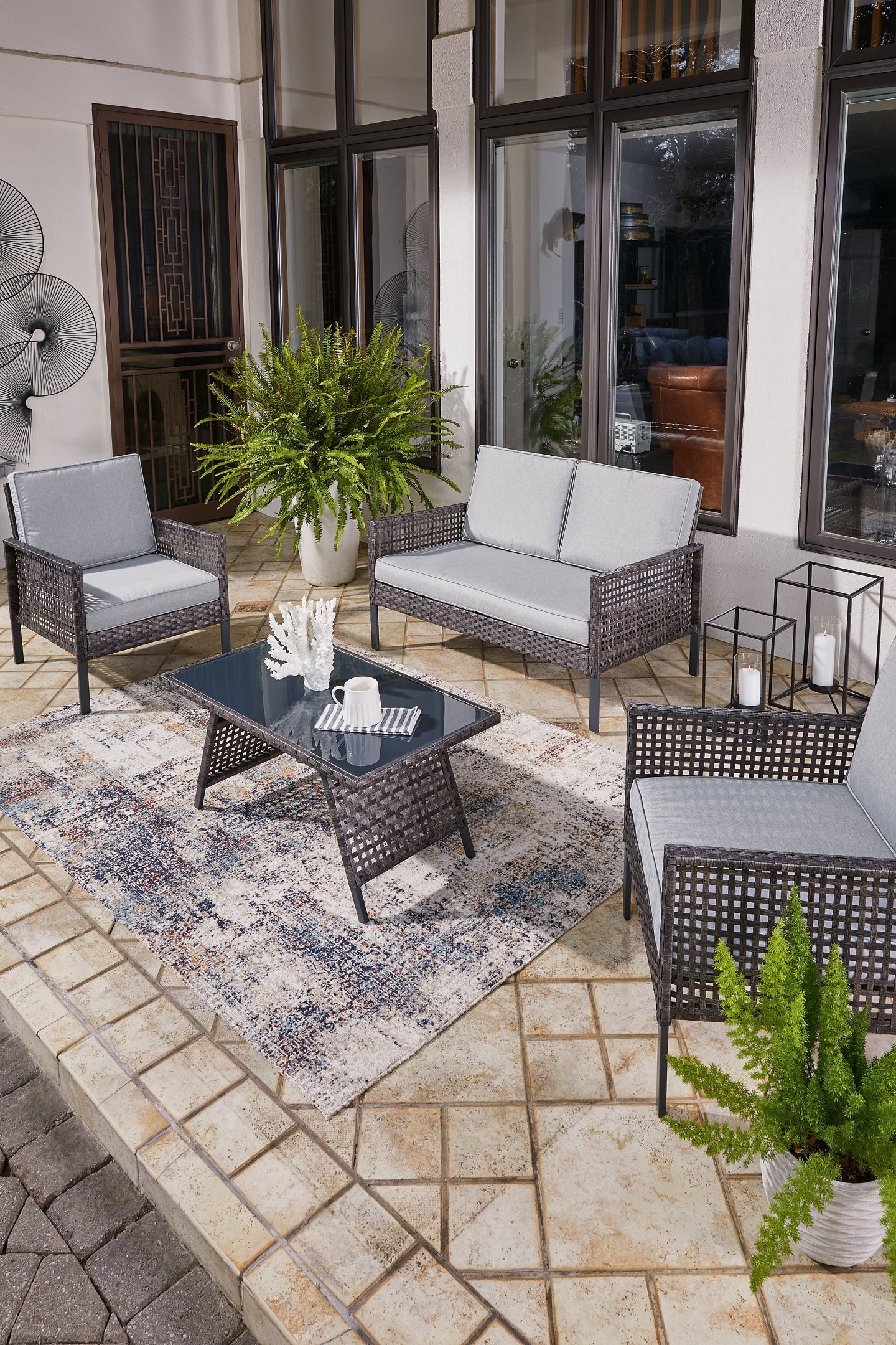 Lainey Love/Chairs/Table Set (4/CN)