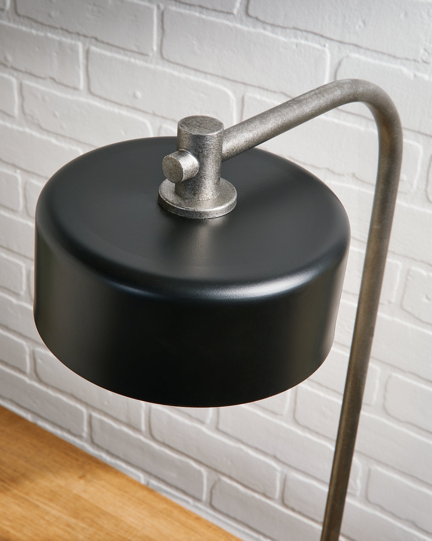Eliridge Metal Desk Lamp