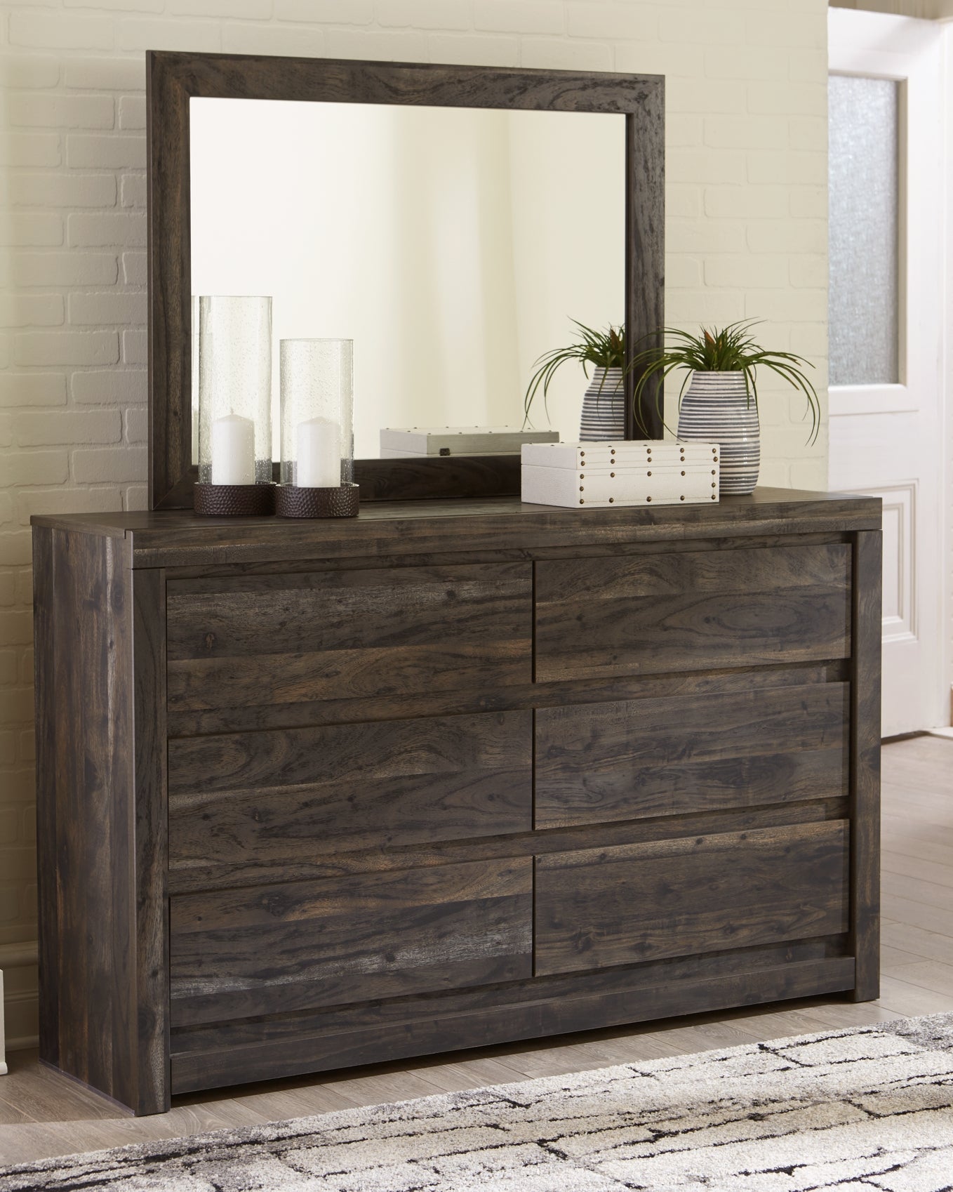 Vay Bay Dresser and Mirror