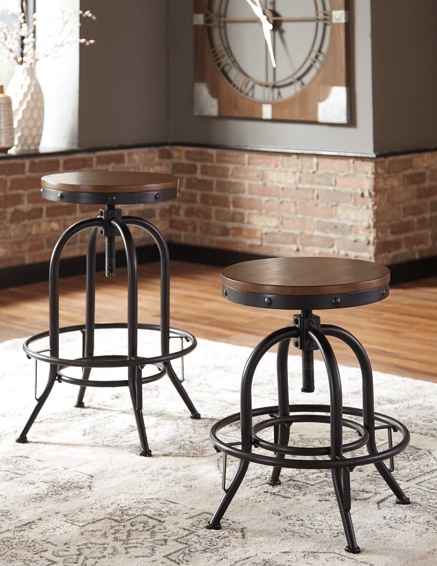 Valebeck Swivel Barstool (2/CN)
