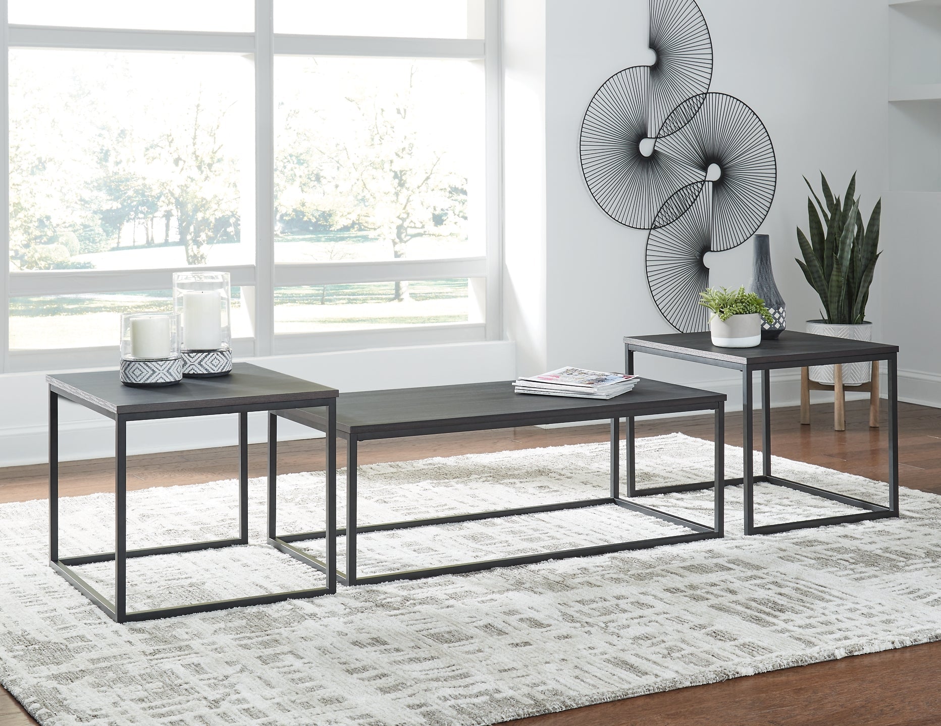 Yarlow Occasional Table (Set of 3)