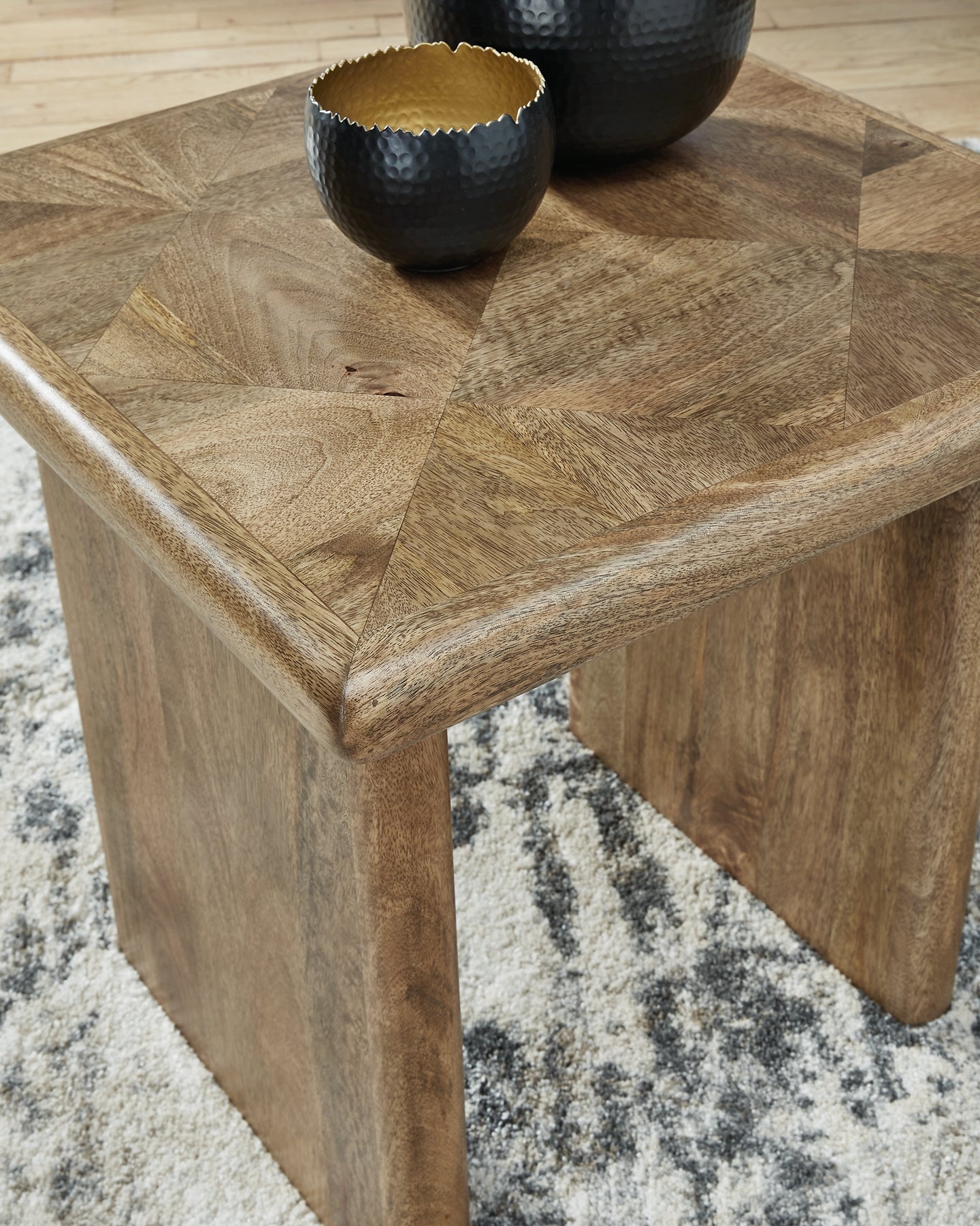 Lawland Square End Table