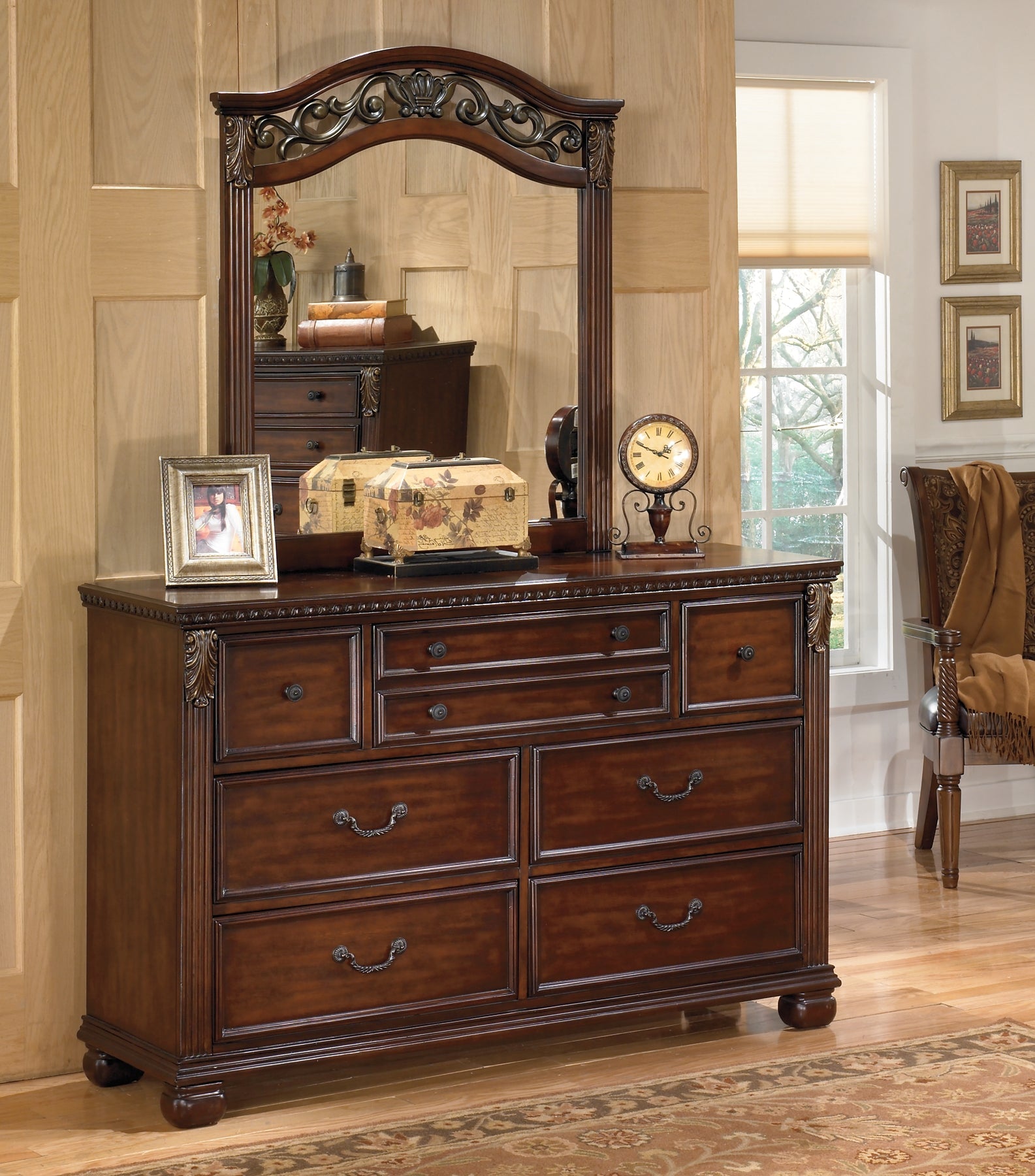 Leahlyn King Panel Bed with Mirrored Dresser, Chest and Nightstand