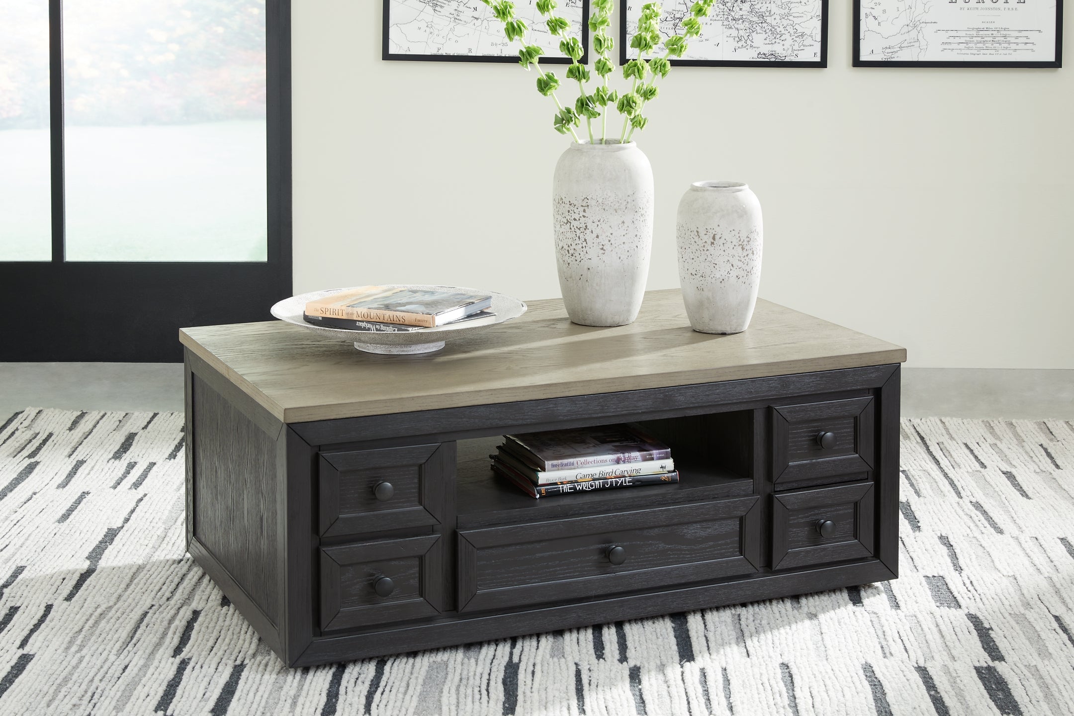 Foyland Lift Top Cocktail Table