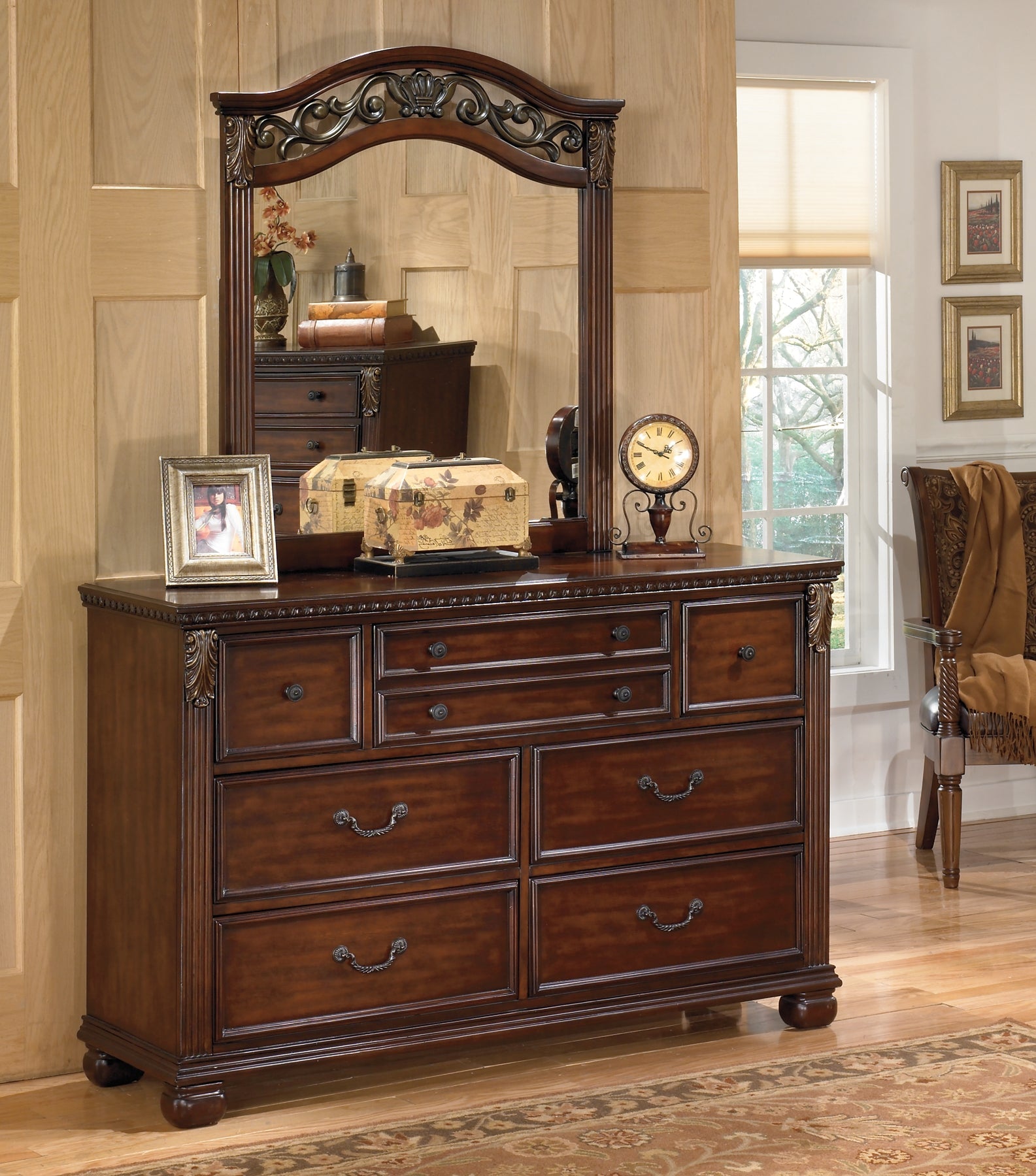 Leahlyn California King Panel Bed with Mirrored Dresser, Chest and Nightstand