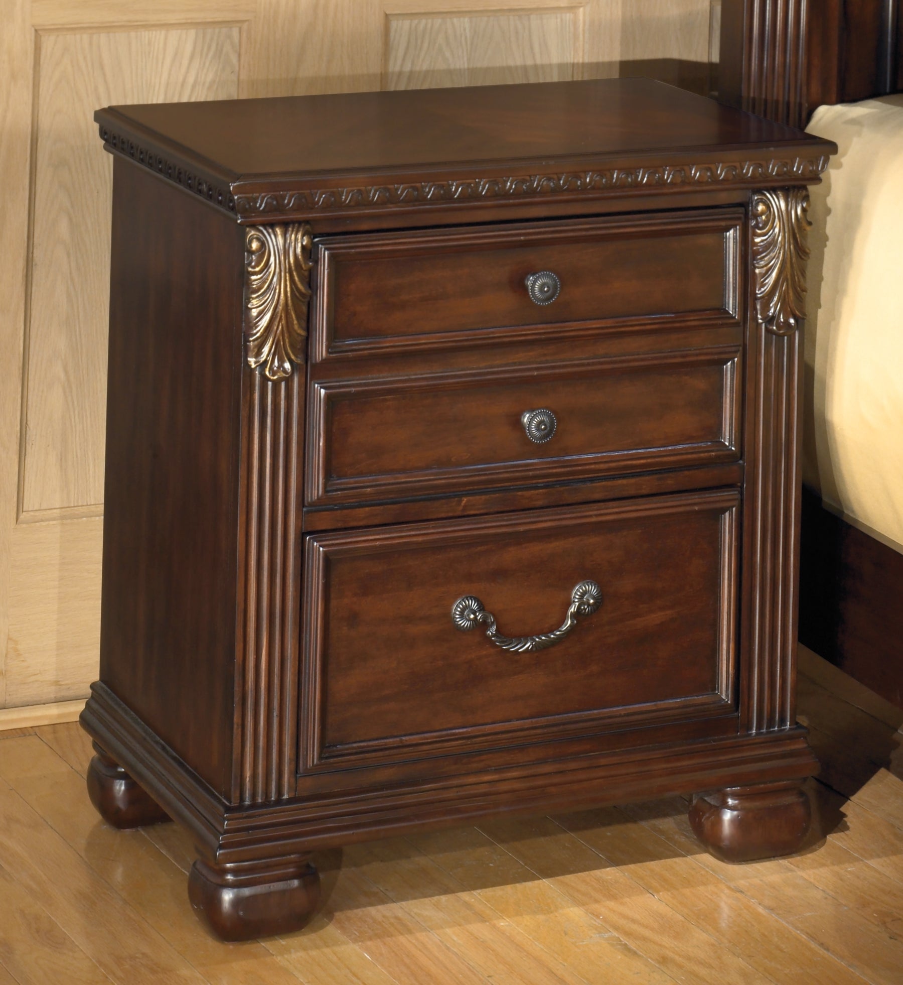 Leahlyn California King Panel Bed with Mirrored Dresser, Chest and Nightstand